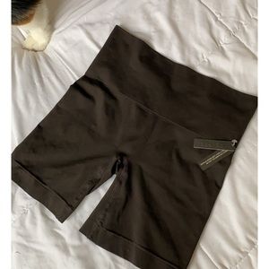 SKIMS Short- BRAND NEW WITH TAGS